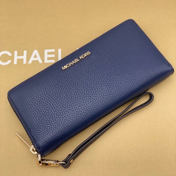 Michael Kors Large Continental
Wallet Navy